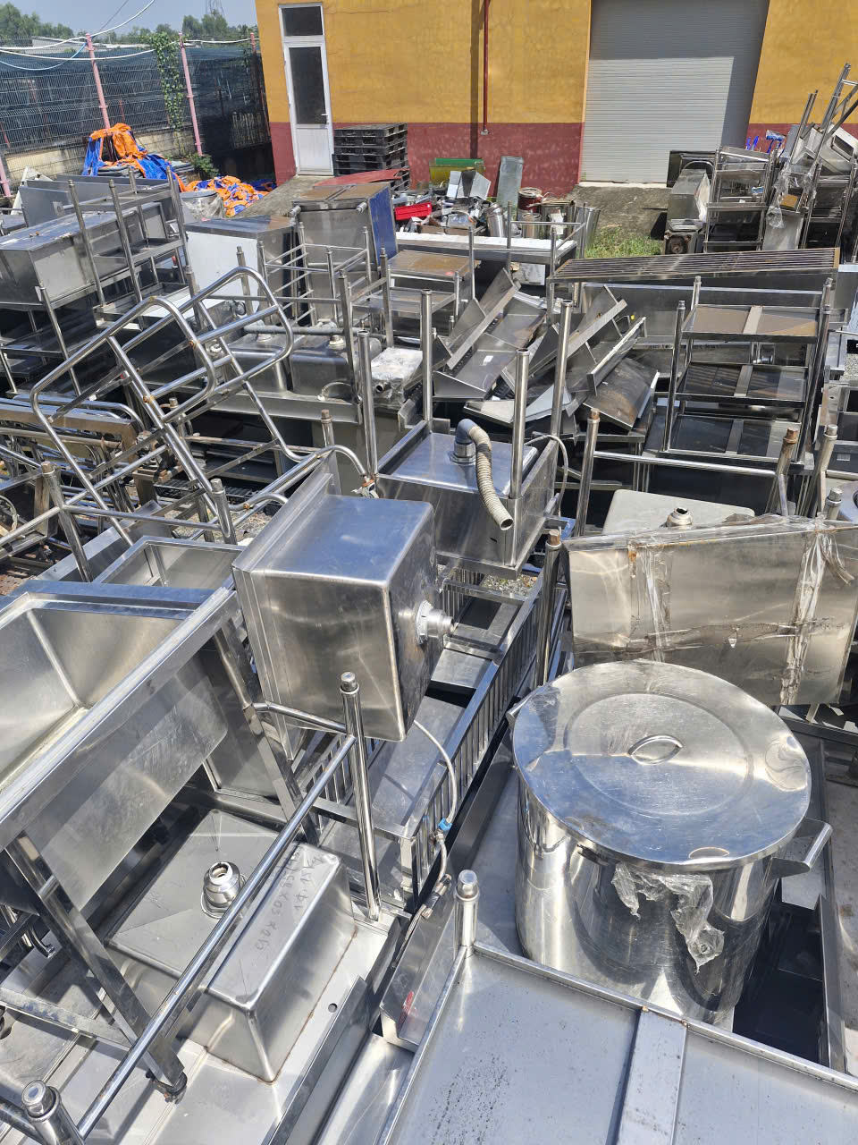 Thu mua đa dạng thiết bị inox đồ dùng điện lạnh nhà hàng quán ăn giá cao
